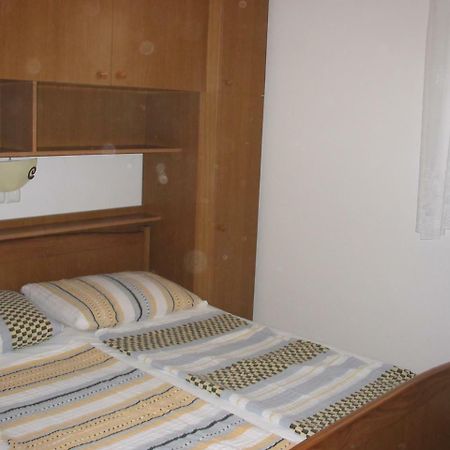 Apartmani Manuela Lopar Szoba fotó